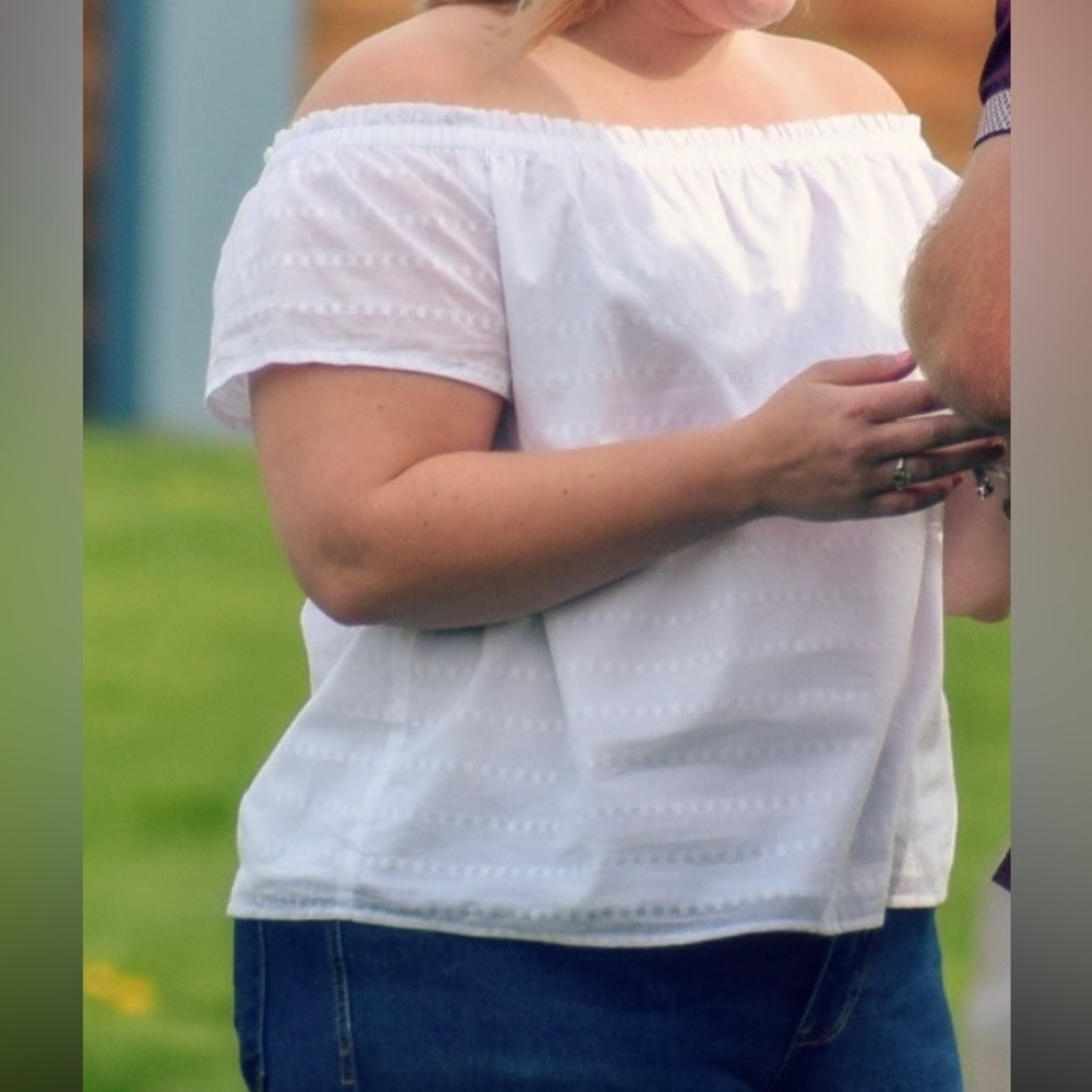 Vineyard Vines White off the shoulder shirt